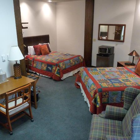 Riverbank Lodge Petersburg Esterno foto